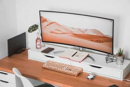bezel-less monitor