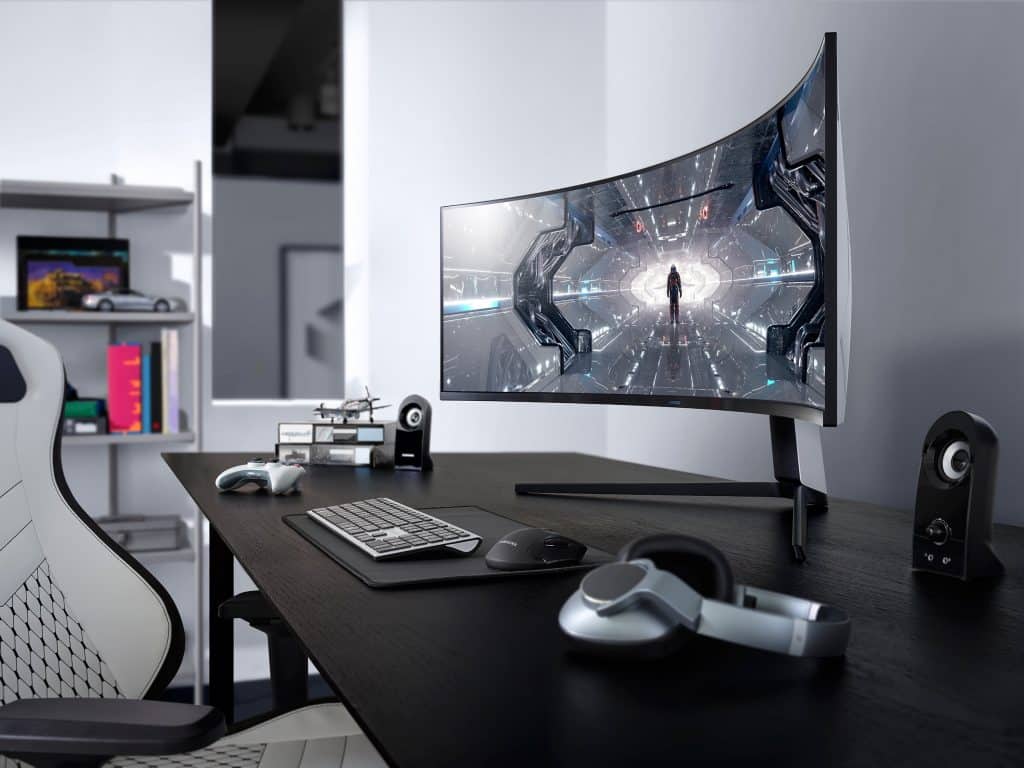 curved vs flat monitor