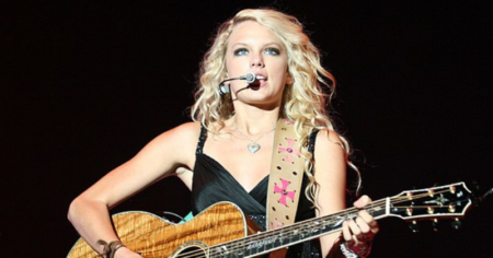 Taylor Swift Takes Home Innovator Award at the 2023 Iheartradio Awards