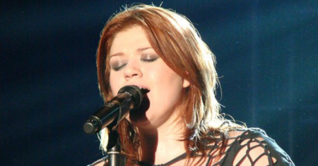 Kelly Clarkson Shares Lyrics of Scorching Breakup Songs Ahead of Album Release