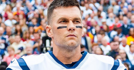 Tom Brady returns to New England Patriots