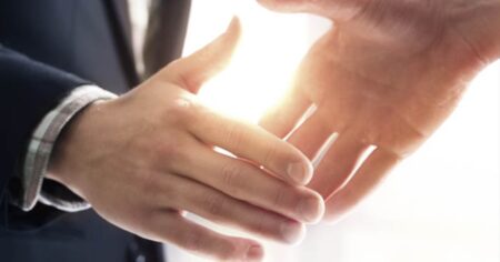 A New Era for GiG Leadership Handshake Business Agreement Deal